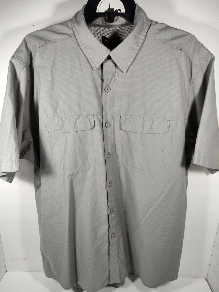 Van Heusen Vented Fishing Button Up Shirt Men's Size LG Short Sleeve Gray EUC